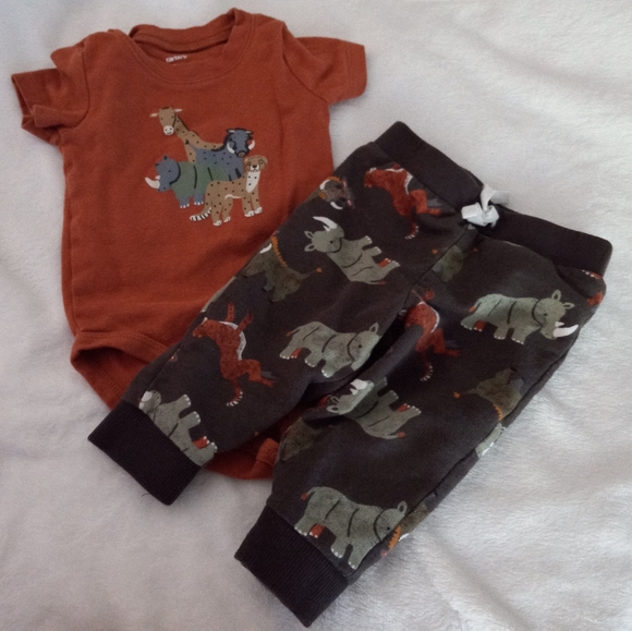 Baby boys mix and match set from Carters. - Picture 3 of 5